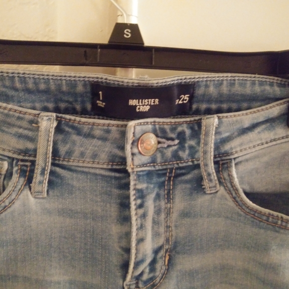Hollister Crop, low rise, size 1 - Picture 2 of 2